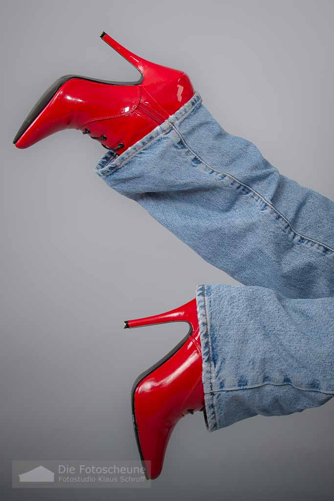 rote Stiefeletten mit High Heels Absatz