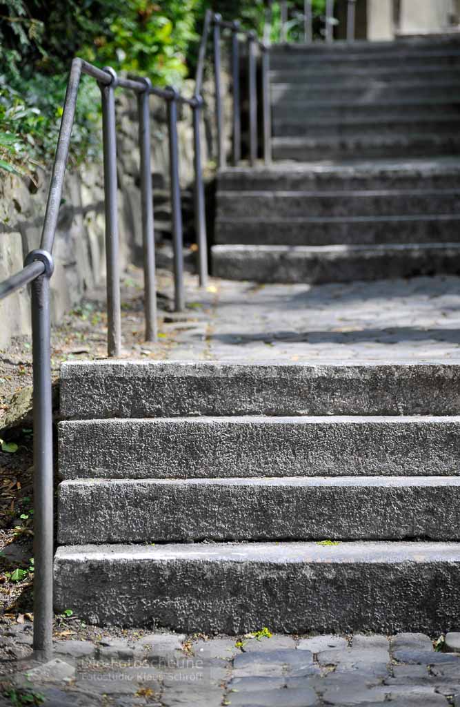 Alte schräge Treppe in der Altstadt