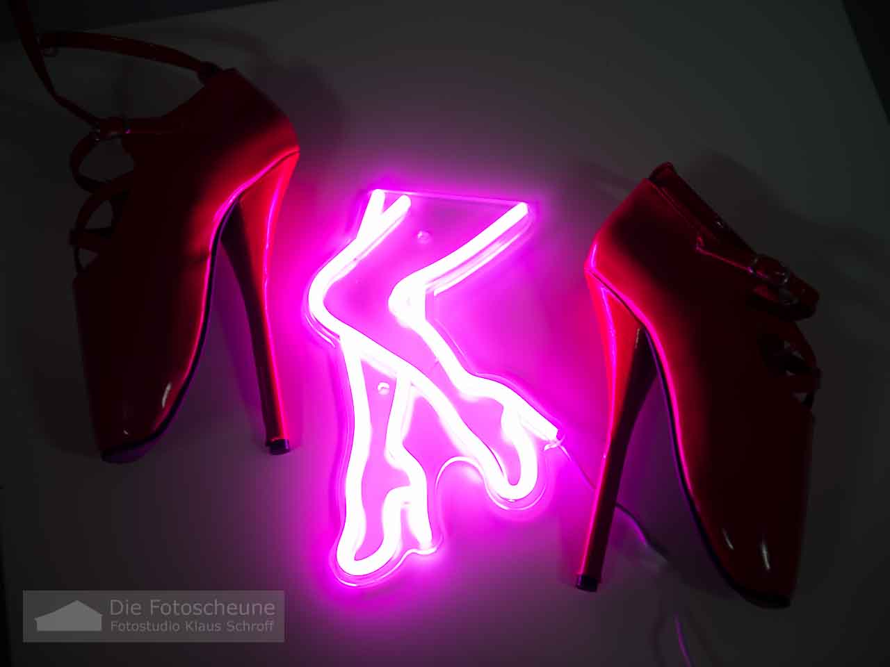 Extravagante LED Leuchten im Neon Reklame Look